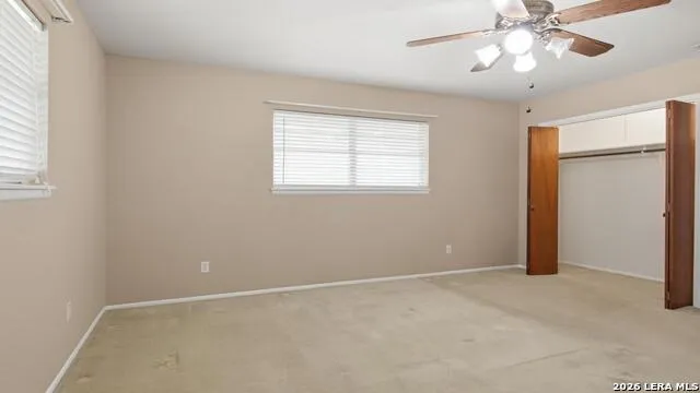 1702 CHESTNUT ST Floresville, TX 78114