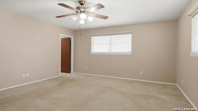 1702 CHESTNUT ST Floresville, TX 78114