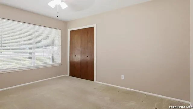 1702 CHESTNUT ST Floresville, TX 78114