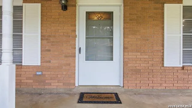 1702 CHESTNUT ST Floresville, TX 78114