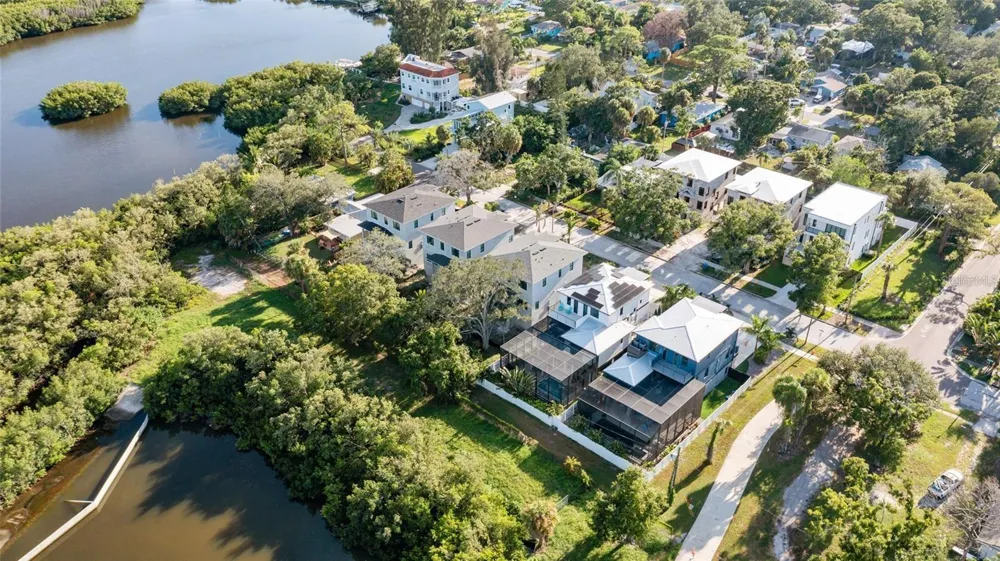 2624 QUINCY STREET S Gulfport, FL 33711