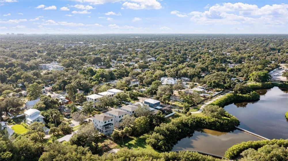 2624 QUINCY STREET S Gulfport, FL 33711