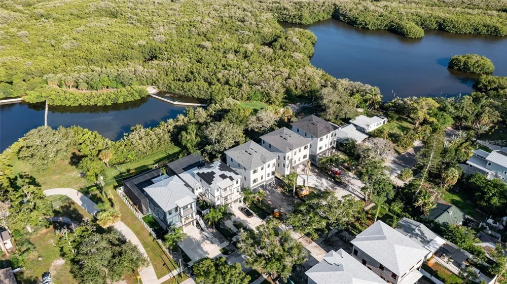 2624 QUINCY STREET S Gulfport, FL 33711