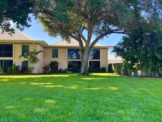 7 SE Turtle Creek Drive #F Tequesta, FL 33469