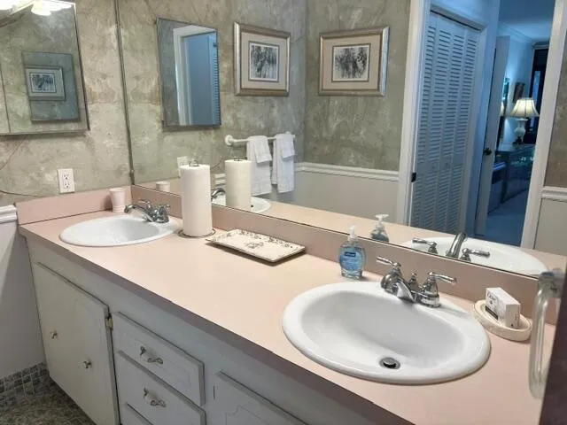 7 SE Turtle Creek Drive #F Tequesta, FL 33469