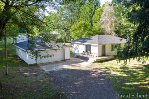 62 Flat River Drive SE