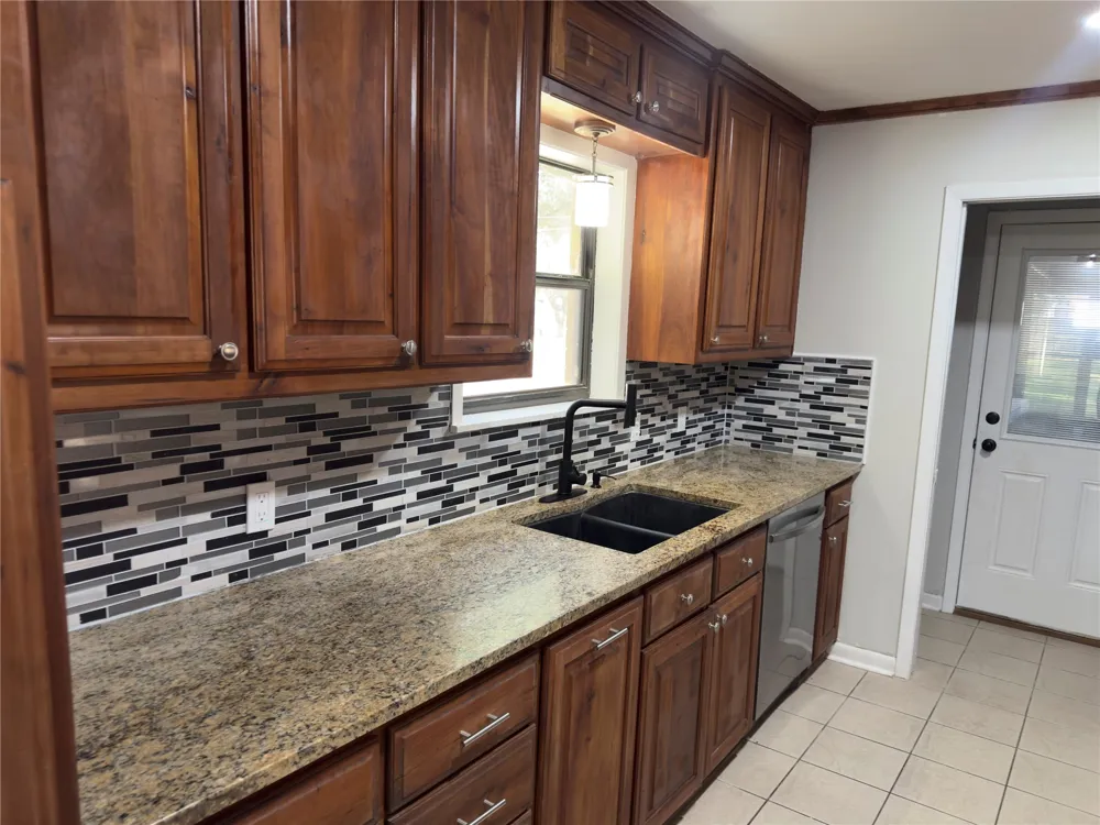 209 Magnolia Lane Chandler, TX 75758