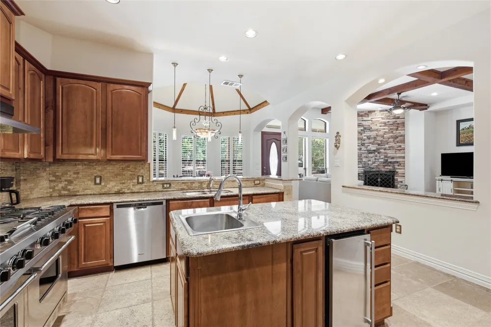 2050 E Oak Shores Drive Cross Roads, TX 76227
