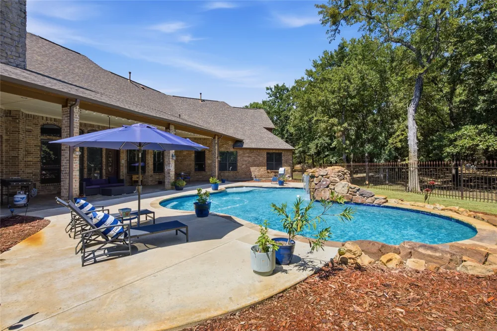 2050 E Oak Shores Drive Cross Roads, TX 76227
