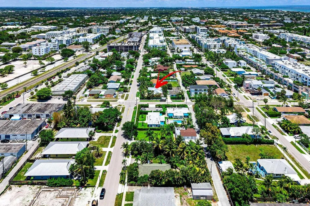 247 SE 3RD AVENUE Delray Beach, FL 33483