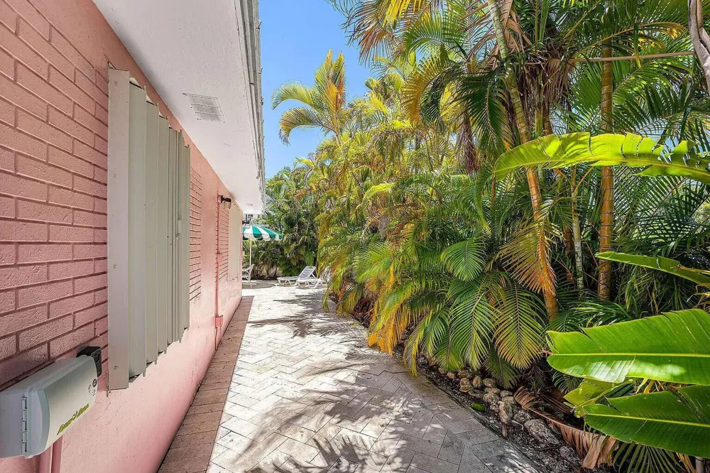 247 SE 3RD AVENUE Delray Beach, FL 33483