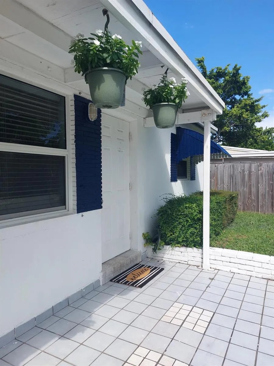 1481 NE 27TH STREET Pompano Beach, FL 33064