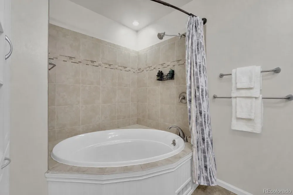 8923 W Warren Drive Lakewood, CO 80227