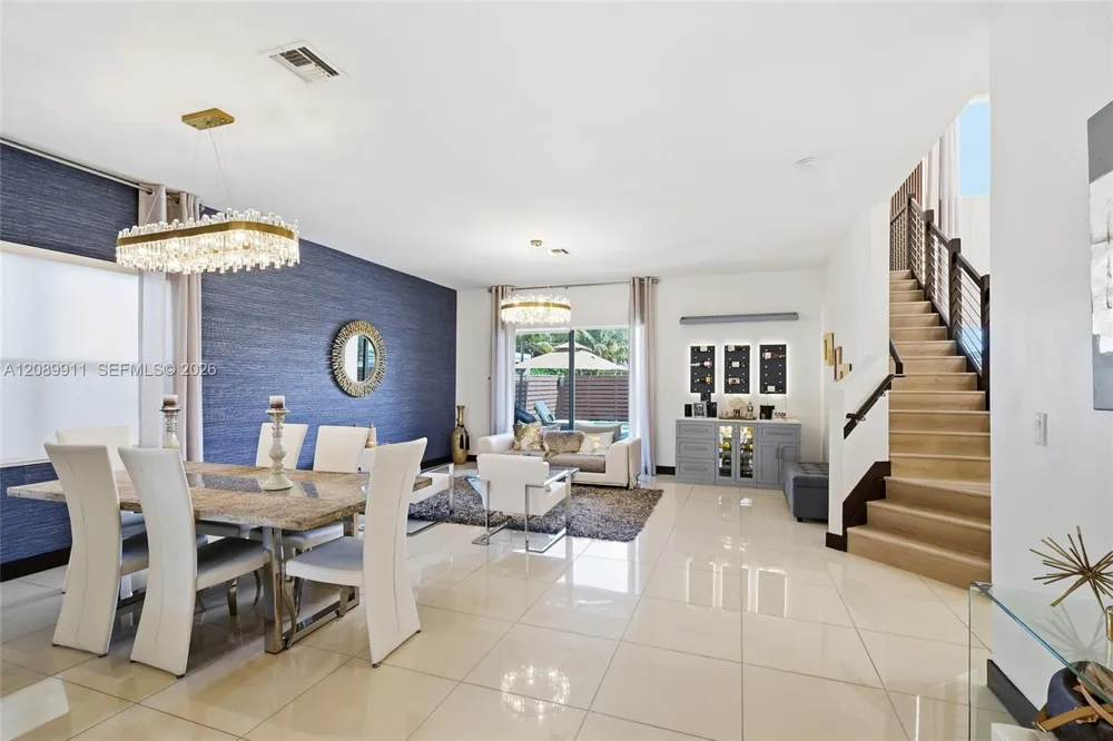15932 SW 136th Way Miami, FL 33196