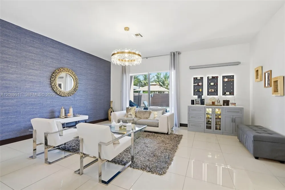 15932 SW 136th Way Miami, FL 33196