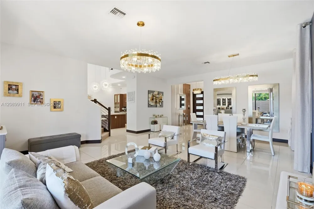 15932 SW 136th Way Miami, FL 33196