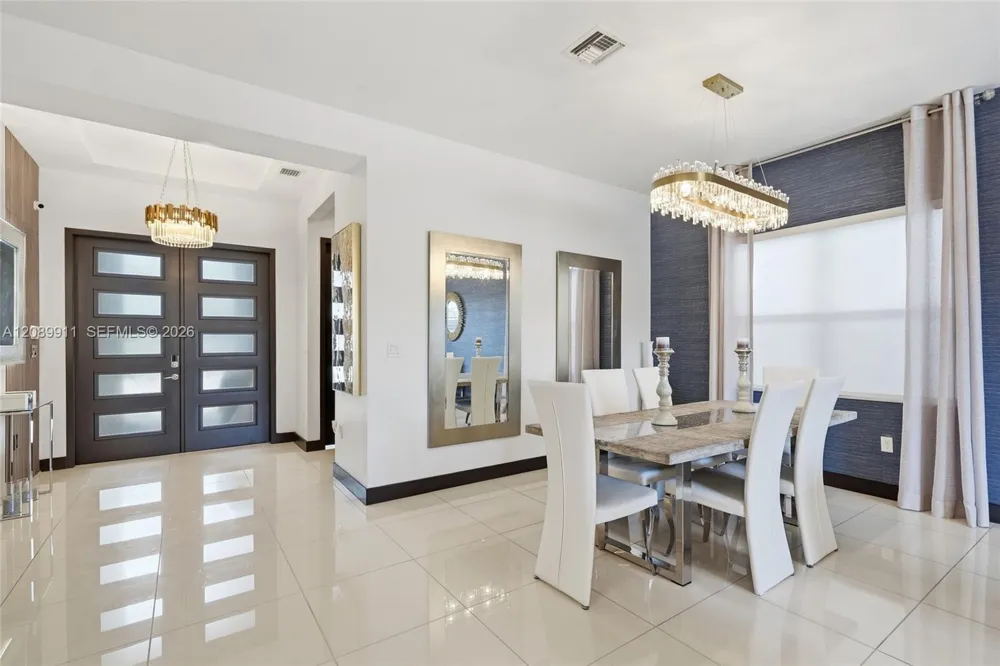 15932 SW 136th Way Miami, FL 33196