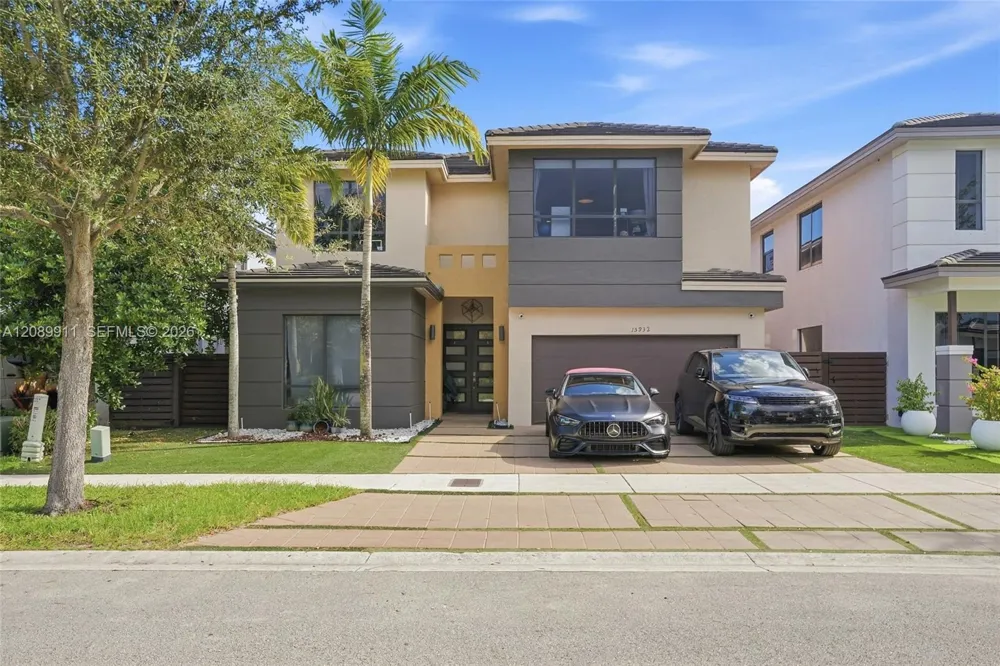 15932 SW 136th Way Miami, FL 33196