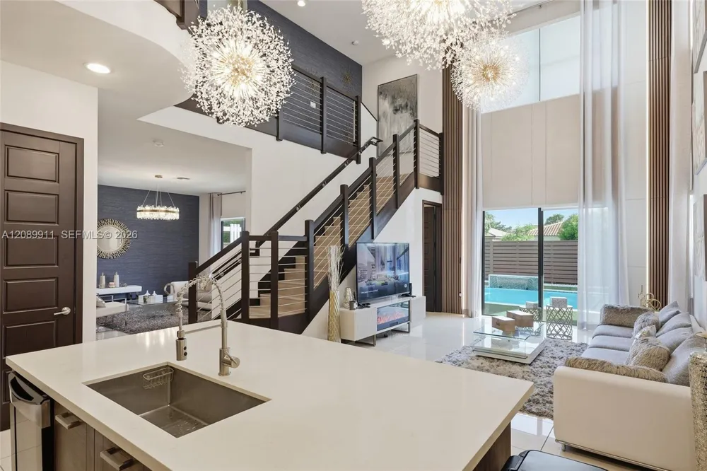 15932 SW 136th Way Miami, FL 33196