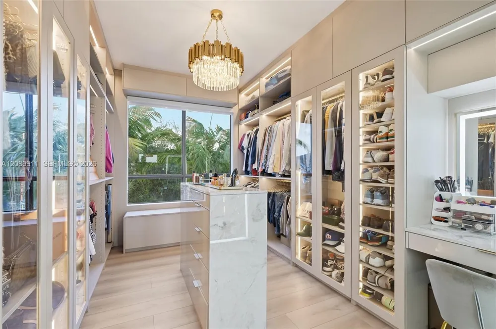 15932 SW 136th Way Miami, FL 33196