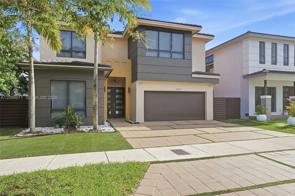15932 SW 136th Way Miami, FL 33196