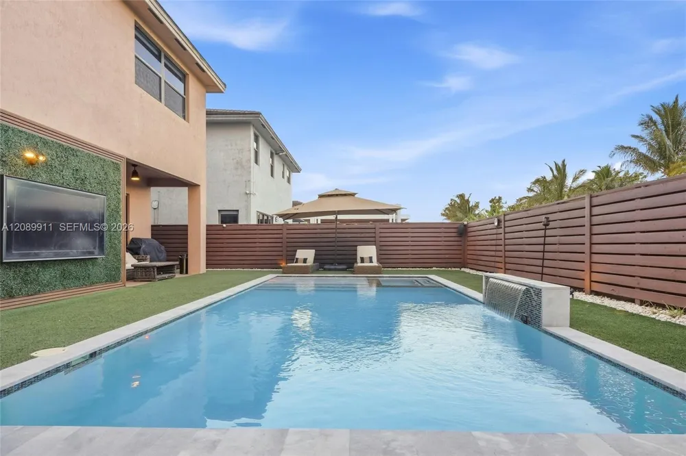 15932 SW 136th Way Miami, FL 33196