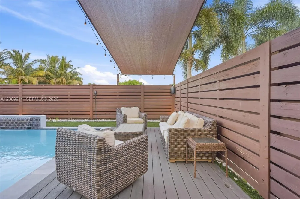 15932 SW 136th Way Miami, FL 33196