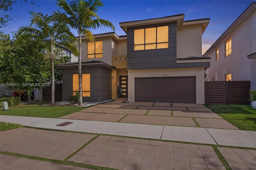 15932 SW 136th Way Miami, FL 33196