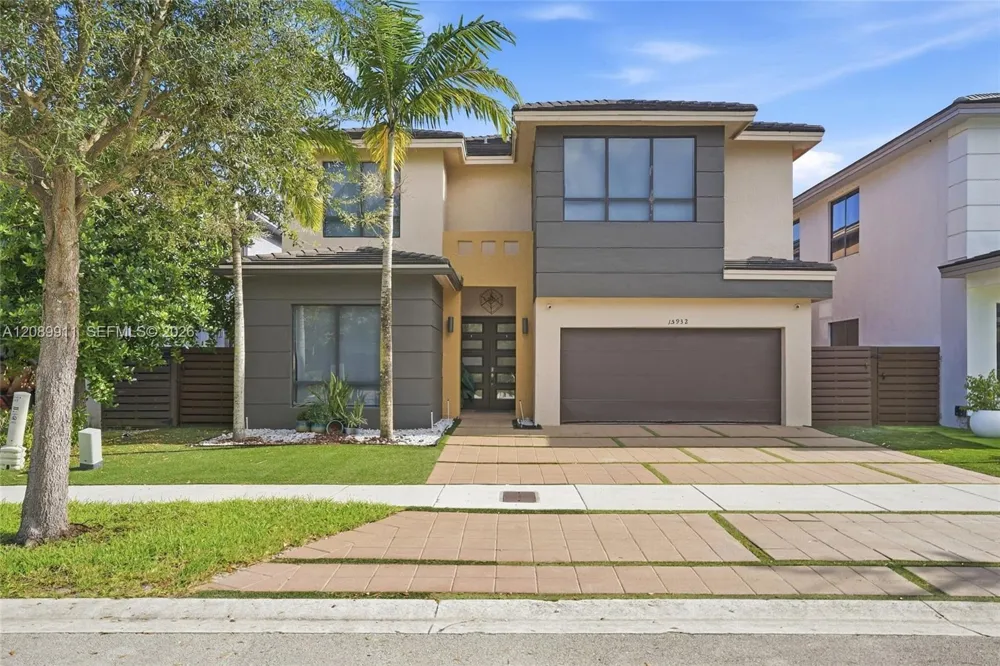 15932 SW 136th Way Miami, FL 33196