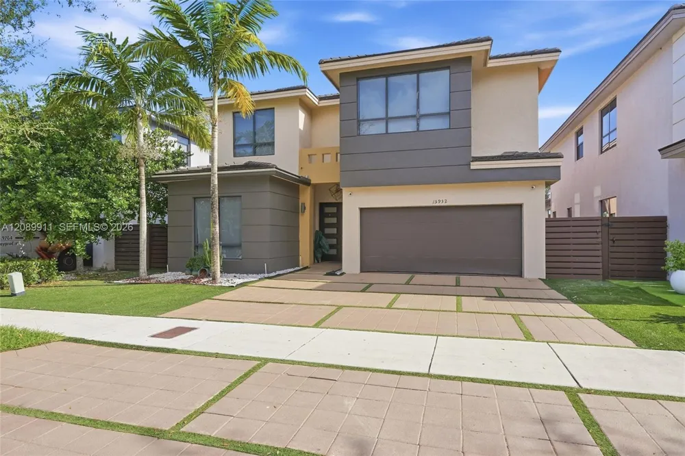 15932 SW 136th Way Miami, FL 33196
