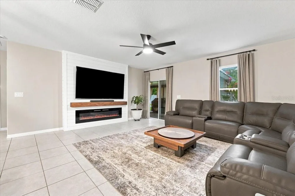 1736 RED LOOP Lakeland, FL 33801
