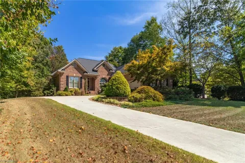 2704 Currieton Court