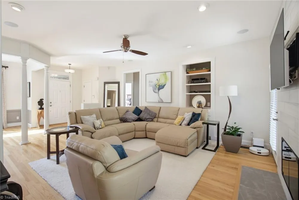 2704 Currieton Court Oak Ridge, NC 27310