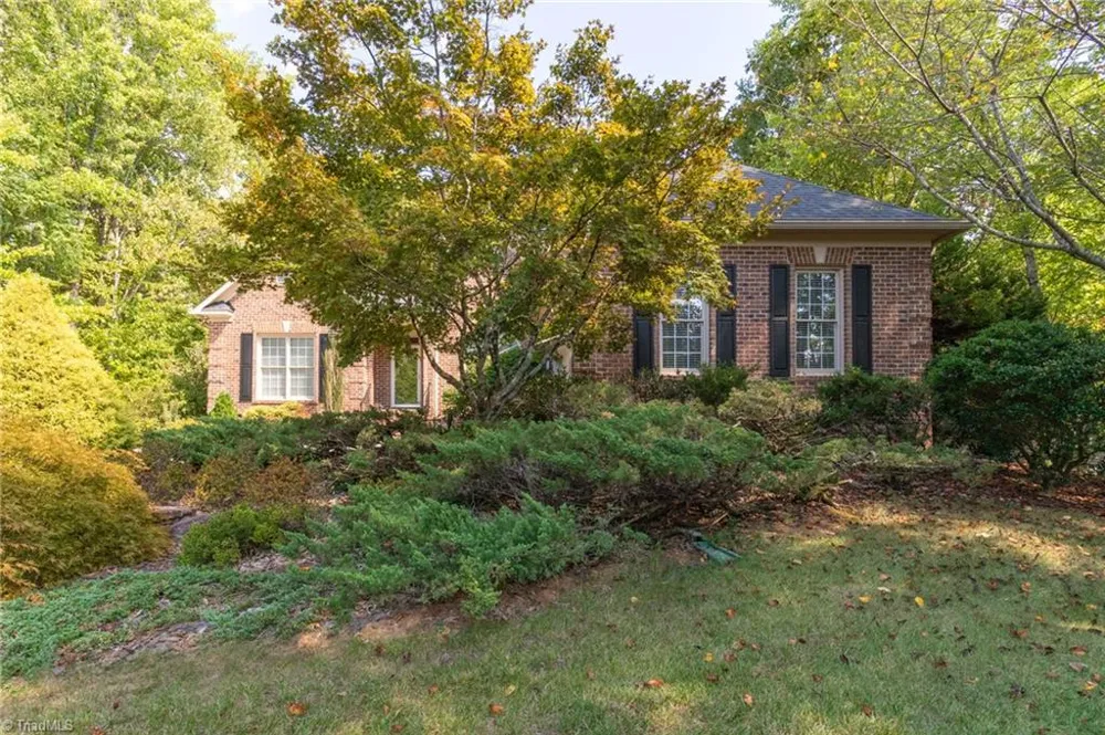 2704 Currieton Court Oak Ridge, NC 27310