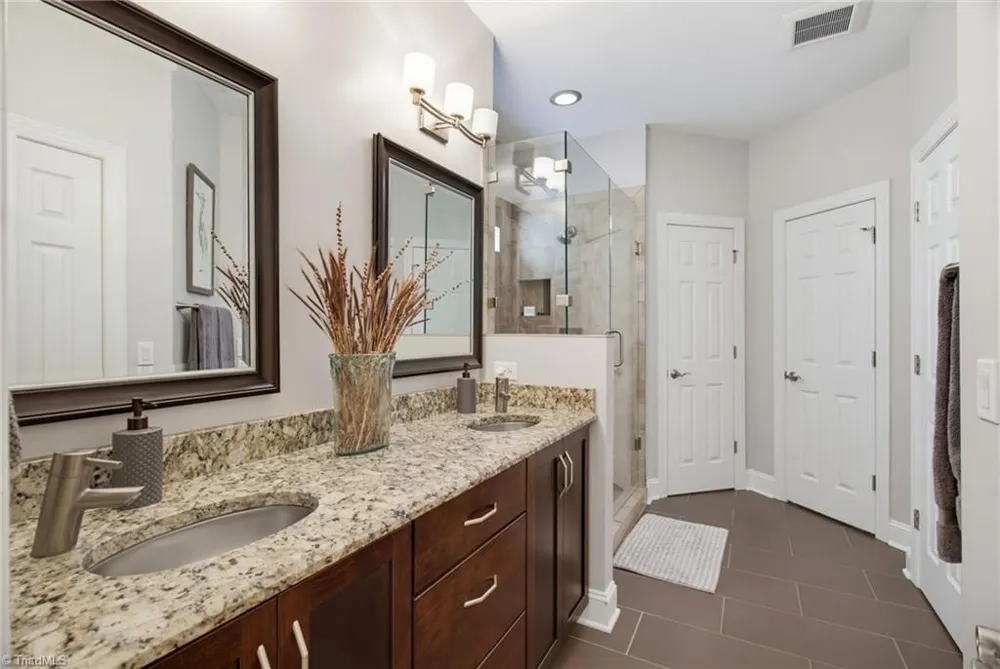 2704 Currieton Court Oak Ridge, NC 27310