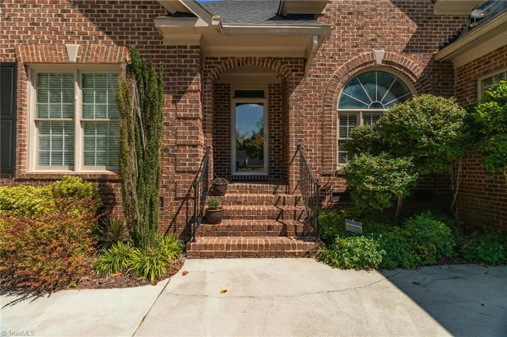 2704 Currieton Court Oak Ridge, NC 27310