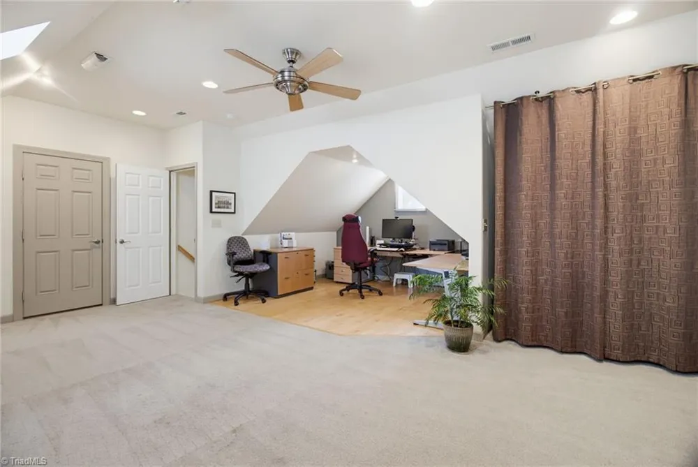 2704 Currieton Court Oak Ridge, NC 27310