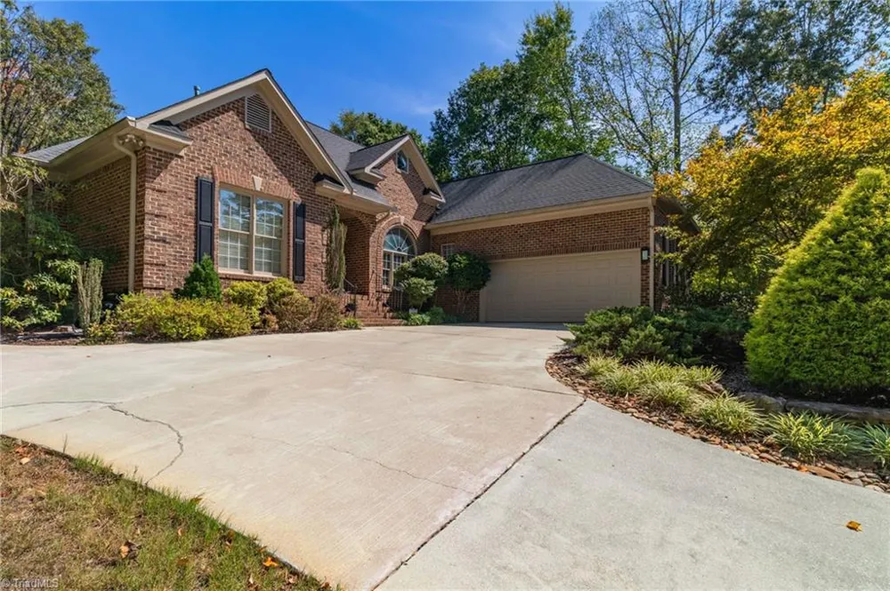 2704 Currieton Court Oak Ridge, NC 27310