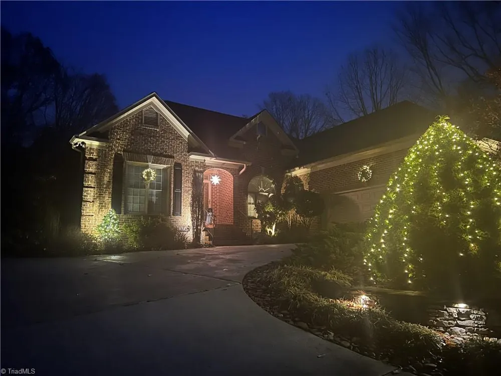 2704 Currieton Court Oak Ridge, NC 27310