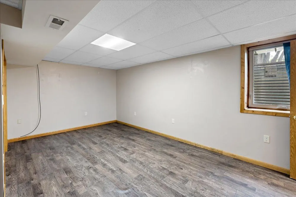 6101 Oak Circle North Branch, MN 55056