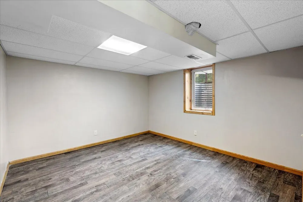 6101 Oak Circle North Branch, MN 55056