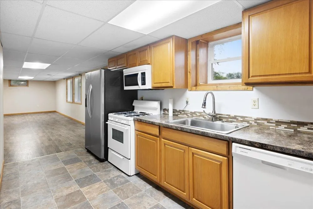 6101 Oak Circle North Branch, MN 55056