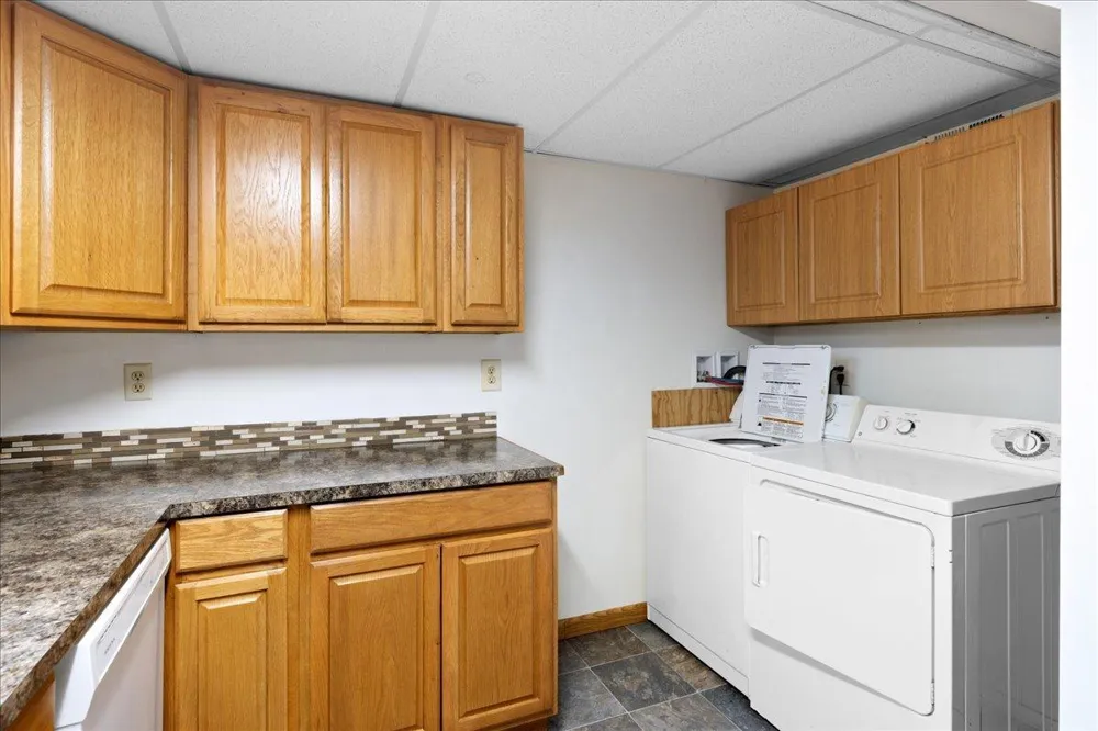 6101 Oak Circle North Branch, MN 55056