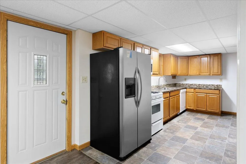 6101 Oak Circle North Branch, MN 55056