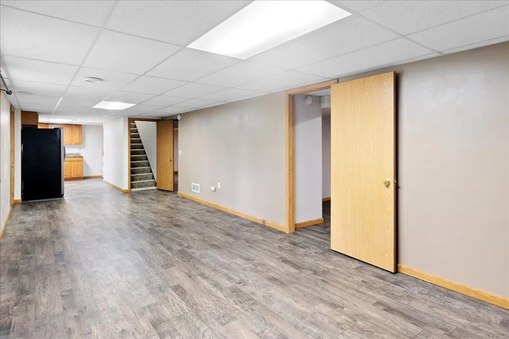 6101 Oak Circle North Branch, MN 55056