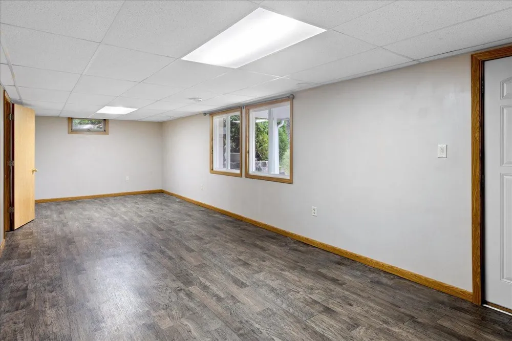 6101 Oak Circle North Branch, MN 55056