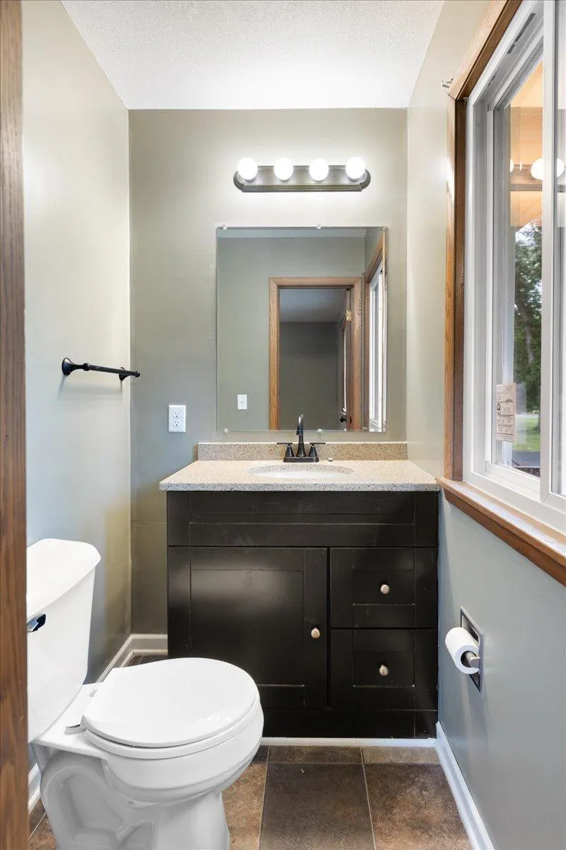 6101 Oak Circle North Branch, MN 55056