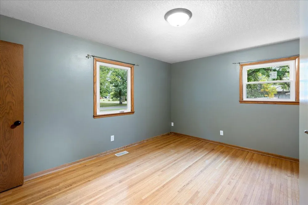 6101 Oak Circle North Branch, MN 55056