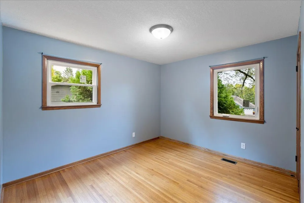 6101 Oak Circle North Branch, MN 55056