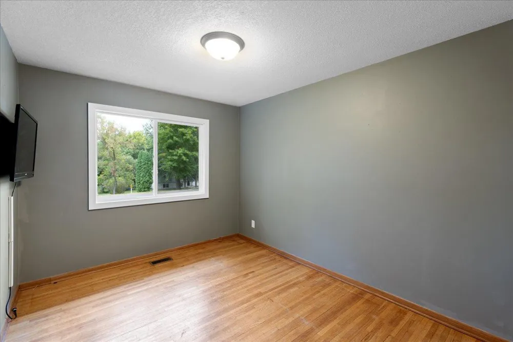 6101 Oak Circle North Branch, MN 55056